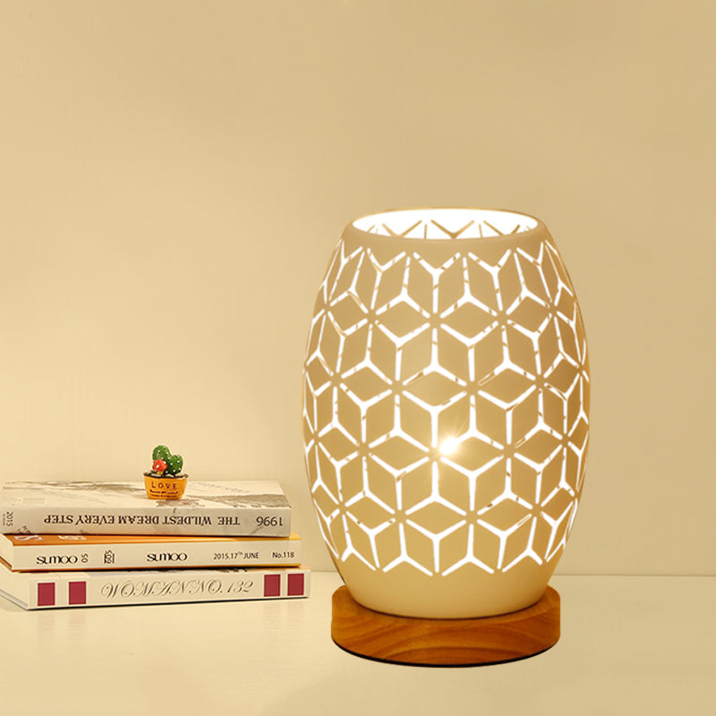 Lampada da comodino modernista oblunga in metallo a 1 testa per camera da letto in bianco con design scavato