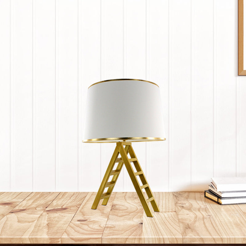 Leiterform Nachttisch hell moderne Metall LED Gold Nachttisch Lampe mit Trommelweiß/Schwarzer Stoff Schatten