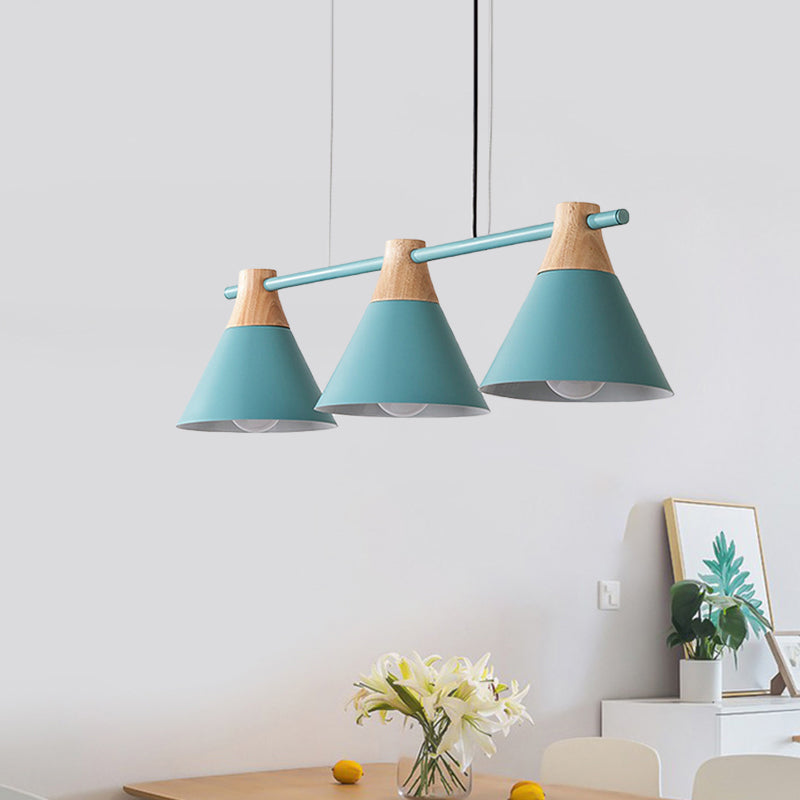Macaron Cone Fer Hanging Light 3 Heads Island Pendant en noir / blanc / bleu et bois sur table à manger