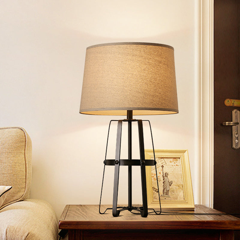 Lampada da scrivania per soggiorno a 1 testa in tessuto stile campagna con illuminazione da tavolo a tamburo marrone con base a telaio