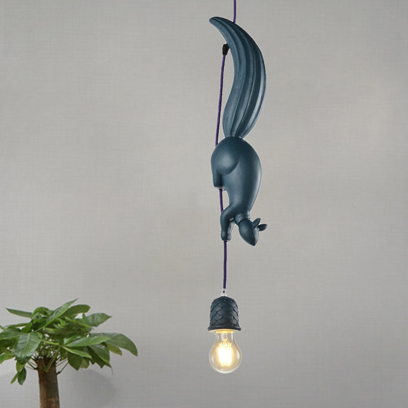 Entrepôt Pincecone Forme suspendue Lampe 1 Light Resin Plafond Pendant Light en blanc / rose / bleu avec écureuil déco