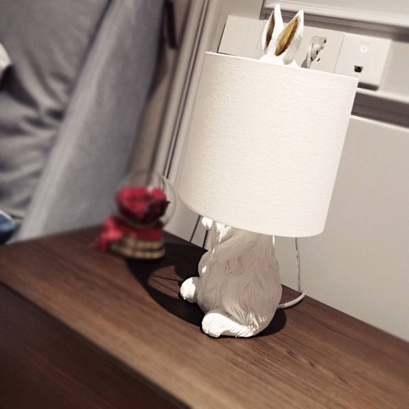 Tavolo a forma di coniglio in resina leggera stile da comodino a 1 lucciola lampada notturna in bianco