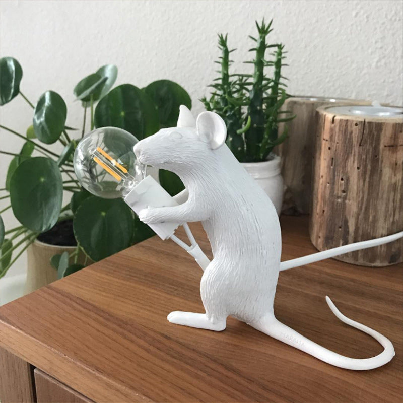 Lampada da tavolo a forma di topo con finitura bianca Lampada da scrivania per ristorante a 1 testa in resina stile nordico