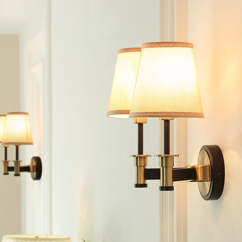 Tessuto bianco/beige muro appeso leggero conico 2 luci in campagna illuminazione montata