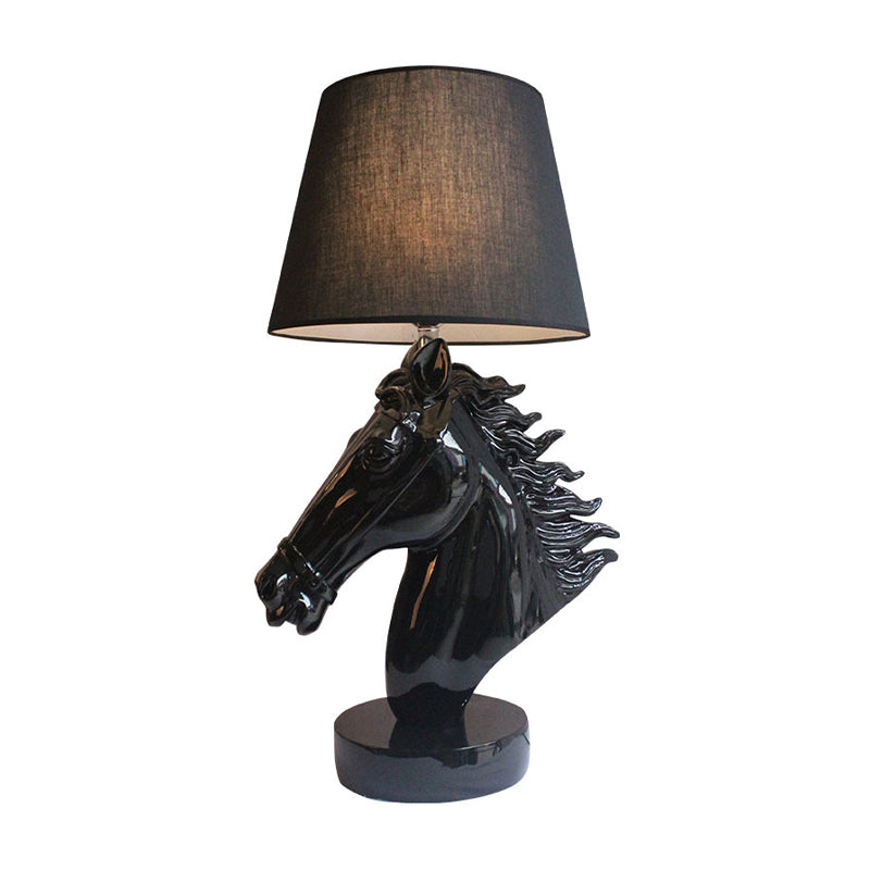 Gepolijst goud/zwarte roskop nachtlichte boerderijhars 1-lichte nachtkastje lamp met taps toelopende schaduw