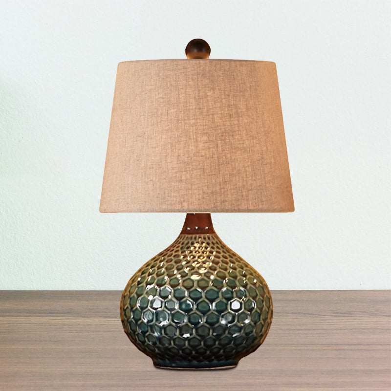 Lampada da notte in tessuto a tamburo affusolato Lampada da tavolo da soggiorno retrò a 1 luce in bianco/caffè con base in ceramica a cipolla