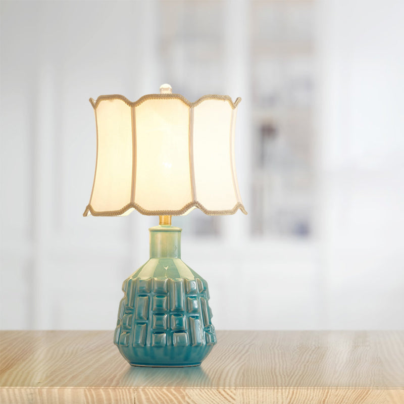 Stoff überbackene Glocken-/Trommeltisch -Lampe Vintage 1 Glühdaller Nachttisch Licht mit Keramik -Topf -Basis in Blau