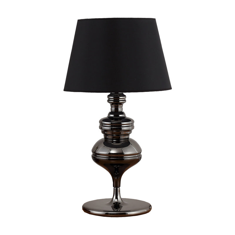 Lampada da tavolo conica in tessuto rustica a 1 lampadina da soggiorno, lampada da comodino con base in zucca in nero