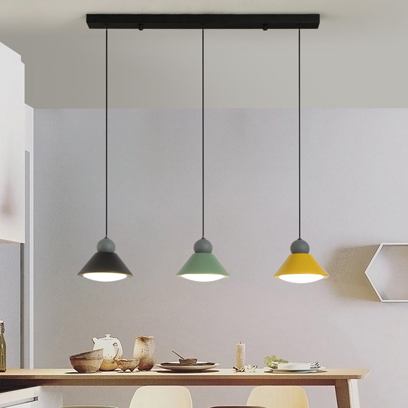 Salle à manger à 3 légers Macaron Macaron Macaron Black-Yellow Pendante LED avec ombre en métal conique