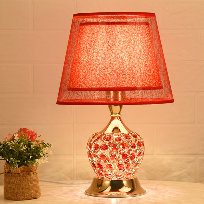 1 Light Night Stand Lampe Retro Urne Form Kristall eingebetteter Tischbeleuchtung mit zwei Empire -Schatten in Rot/Gold