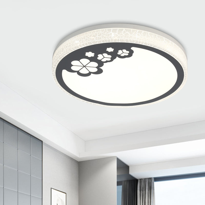 Modernist Round Flushmount Lighting Metal LED Bedroom Flush Mount in White and Black with Leaf Pattern
