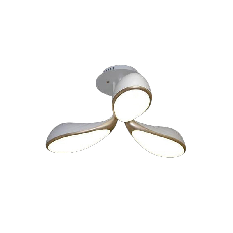 Luz de techo semi-flusco de dormitorio oval Metálico 3 luces Modernista Montaje de montaje de altura LED en blanco