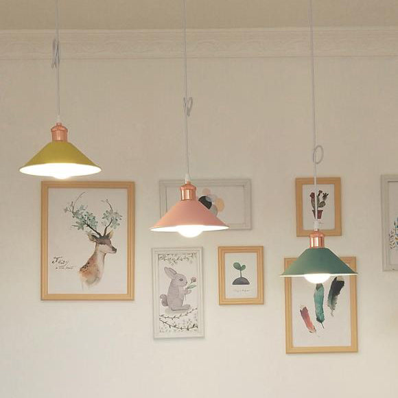 Modernist Style Conical Suspended Lamp 1 Light Metallic Hanging Light Fixture in Black/White for Living Room