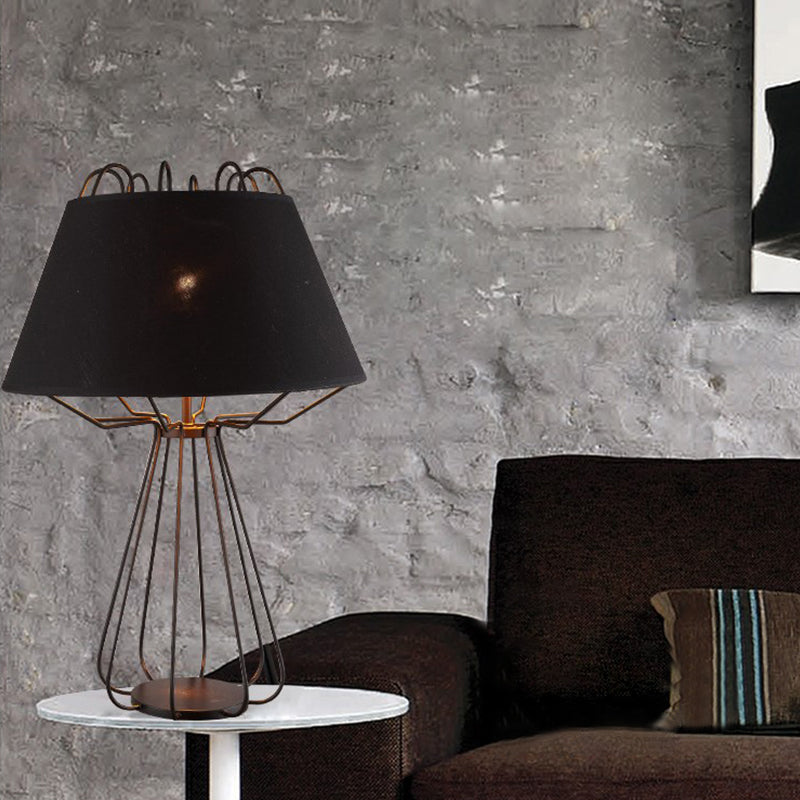 Frame tavolo da notte Luce modernista Irondista 1 lampadina lampada da notte bianca/nera con tonalità in tessuto