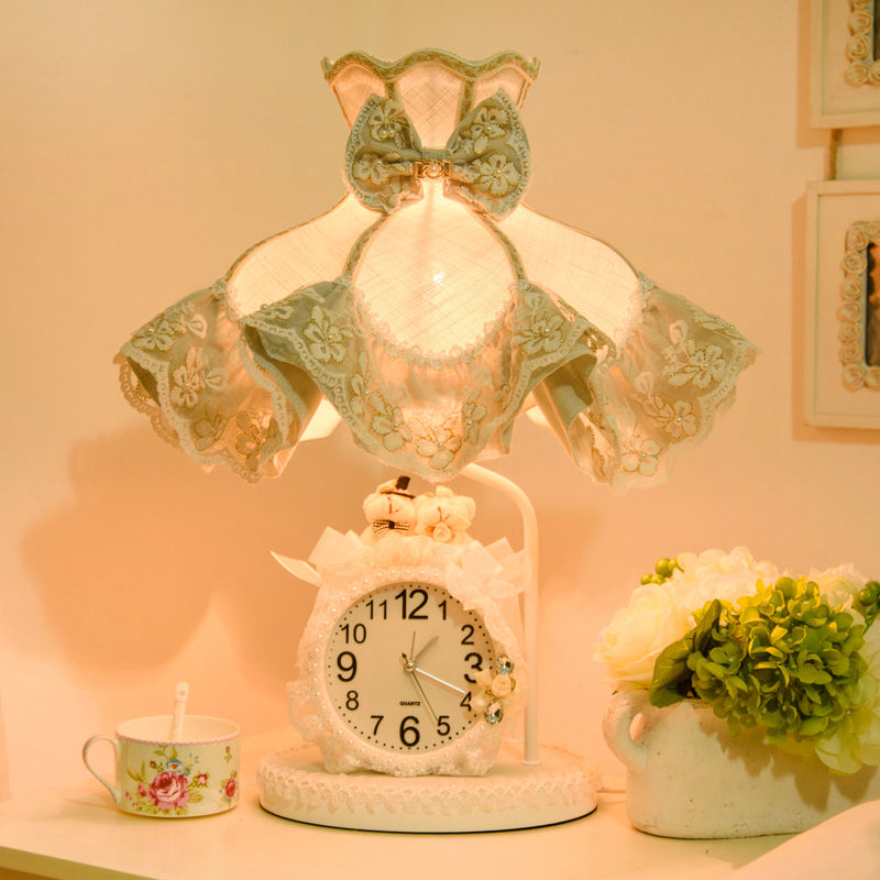 1 tête de chambre à coucher léger jardin coréen lampe de cheminée blanche avec ombre et horloge en tissu à volants
