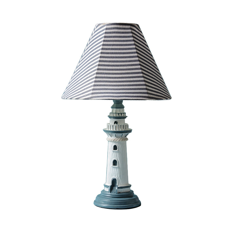 Lampada da tavolo per cameretta con luce notturna affusolata mediterranea in tessuto a 1 lampadina con motivo a torre/barca/striscia e base a faro