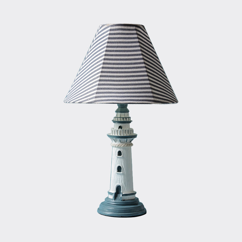 Lampada da tavolo per cameretta con luce notturna affusolata mediterranea in tessuto a 1 lampadina con motivo a torre/barca/striscia e base a faro