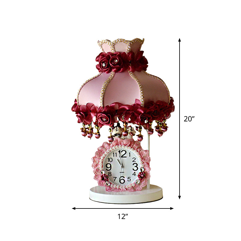 1-Bulb Girl Bedroom Night Light Kids Purple et rose Table Éclairage avec une teinte et une horloge de tissu festonné et une horloge