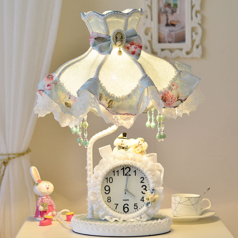 Vestido de princesa Mesa nocturna de tela para niños 1 lámpara de noche de sala de estar de bombilla en Aqua con reloj