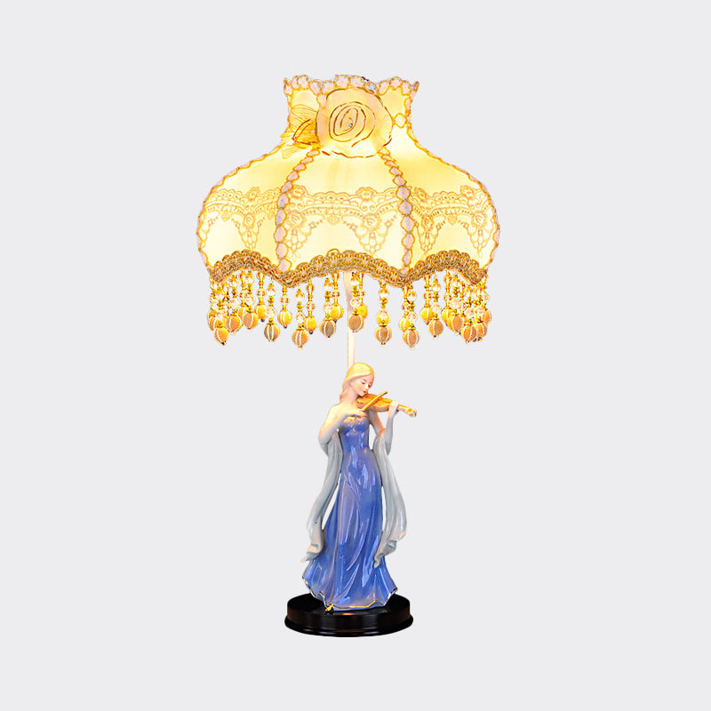 Illuminazione da tavolo con finiture in tessuto ondulato Lampada da notte vintage beige a 1 luce con design donna in ceramica