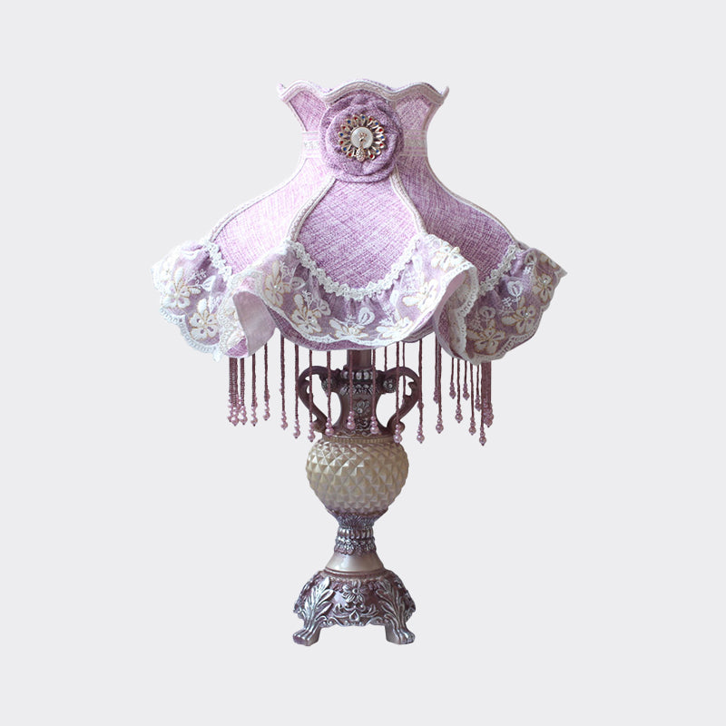 Französische Spitzenverkleidung Nacht Lampenmaterial 1-Bulb-Schlafzimmertisch Licht in Lila mit Harzvase-Basis