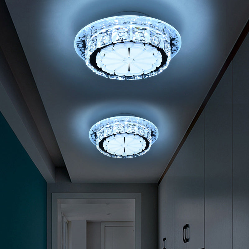 Illuminazione a tamburo in cristallo trasparente con montaggio a incasso. Semplice soffitto a 5 luci per corridoio con paralume in acrilico bianco