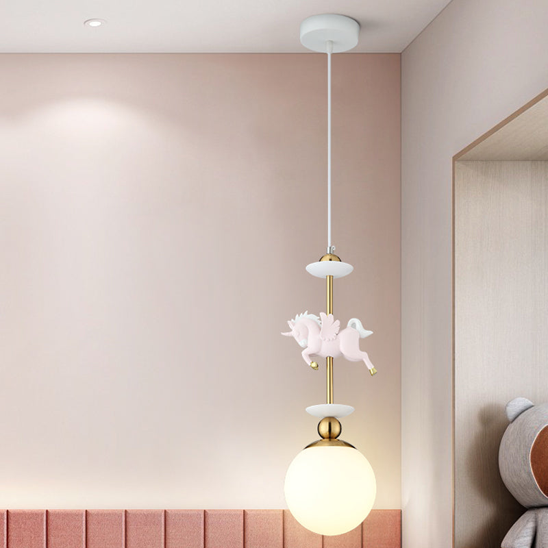 Globe moderne suspendu en verre clair 1 pendentif de tête de chambre à coucher avec décoration de licorne en rose