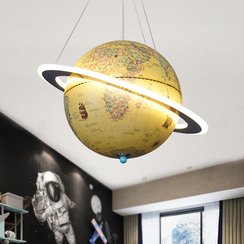 Geographic Globe Globe Pendant Light Kids Metal Bedroom LED Plafond LED Chandelier en jaune / bleu
