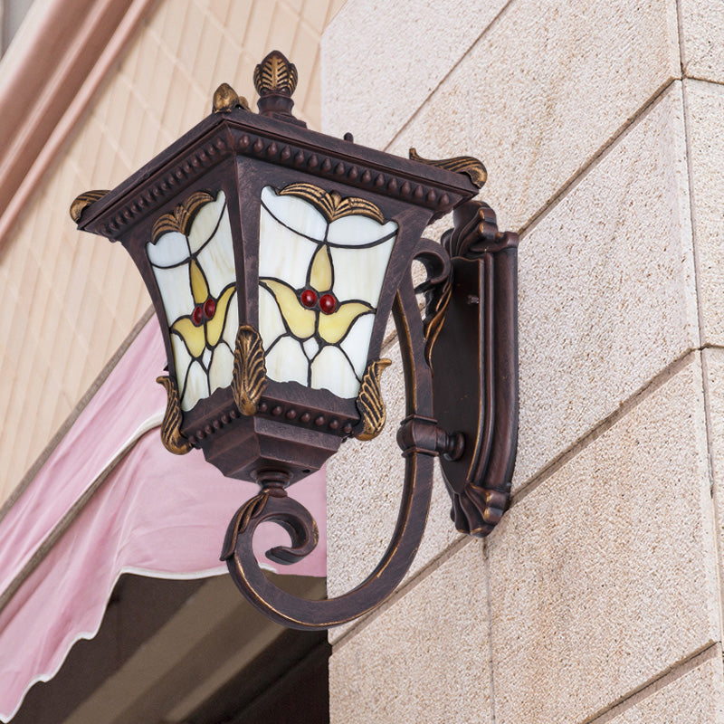 Bronze/Rust Red Scrolled Arm Wall Mounted Light Country Metal 1 Light Courtyard Wall Sconce Lighting with Flower Pattern