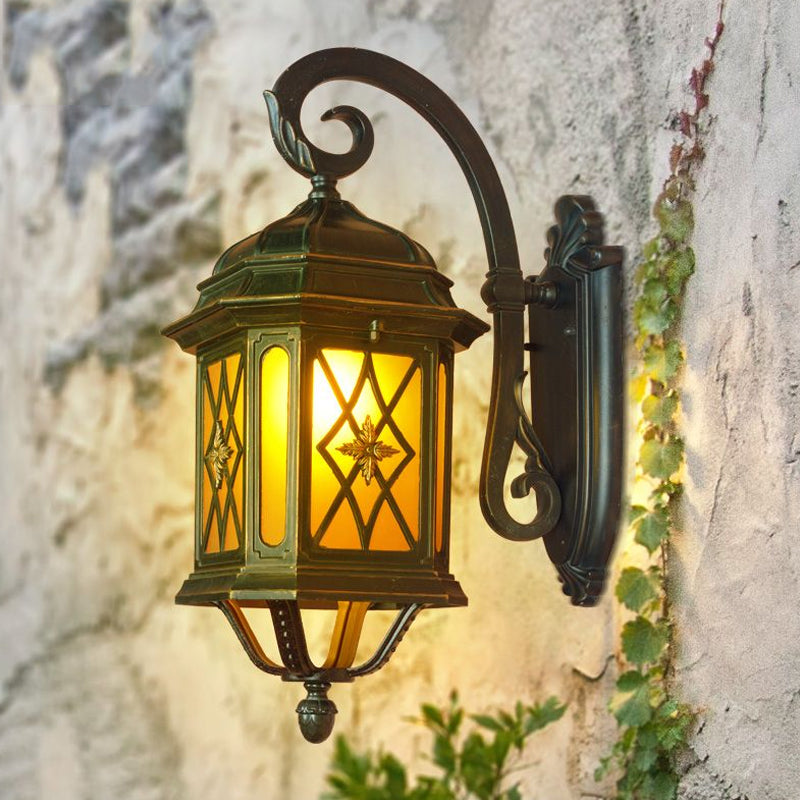 Illuminazione da parete a gabbia per uccelli in alluminio, applique da esterno rurale a 1 testa in nero con paralume in vetro smerigliato