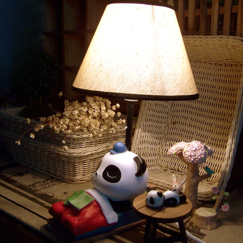 Mesa de resina de oso de panda de sueño Lámpara de luz 1 cabeza lámpara de mesita de noche blanca negra con tono de lámpara de tela de cono