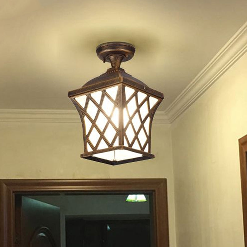 Lanterne en verre opale semi-encastrée Country 1 lumière pour balcon proche du plafond en noir/bronze avec cadre en X en métal