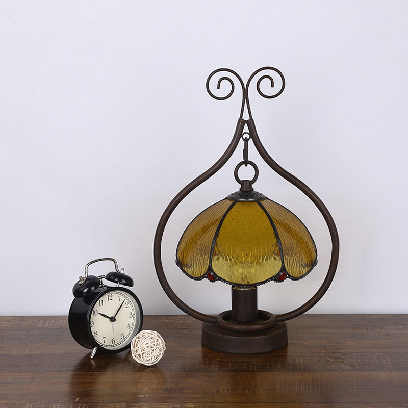 Bronze 1 Kopftischlampe Tiffany Bernsteinglas Jakobsmuschelkante Dome Night Light mit Scroll-Ringarm