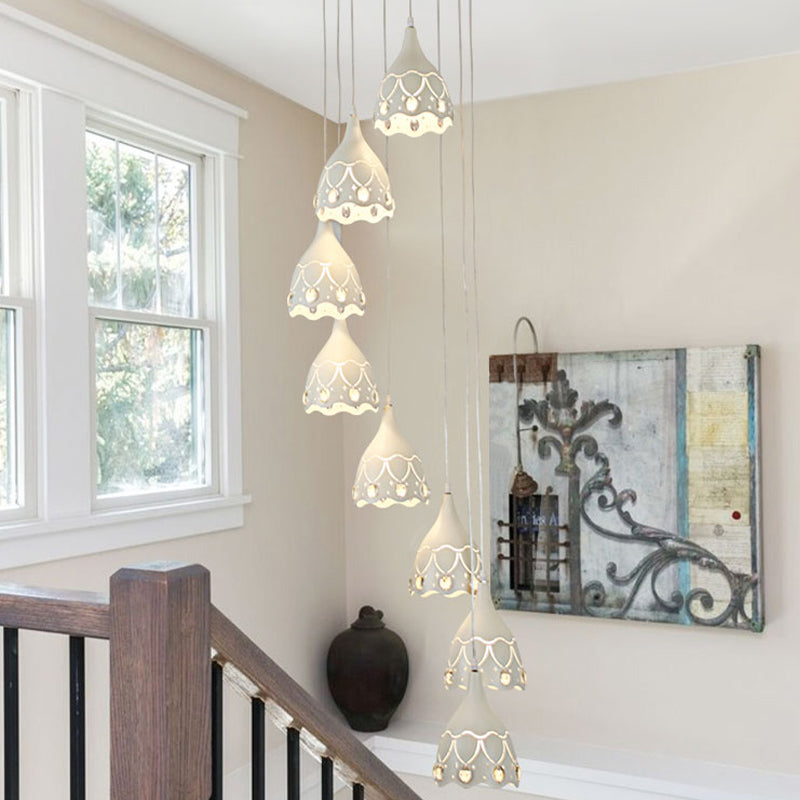 Spiral Multi-plafond Light avec design crevé en fer contemporain 8 lumières lampe de suspension d'escalier en blanc