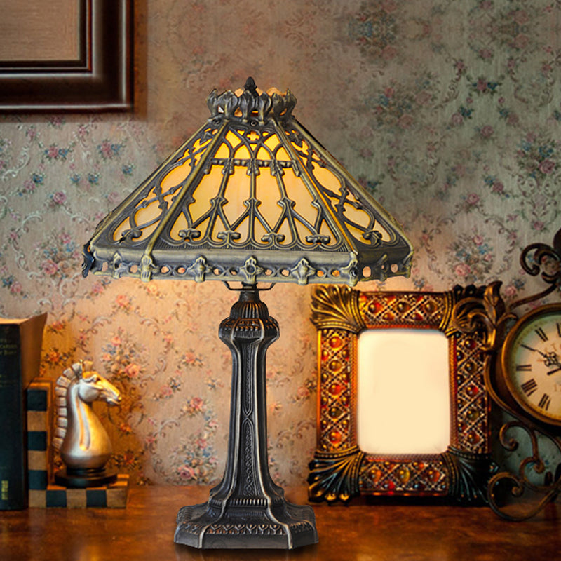 Bronze Pyramid Nightstand Light Mission Style Single Green / Beige Verre Table Table pour le salon