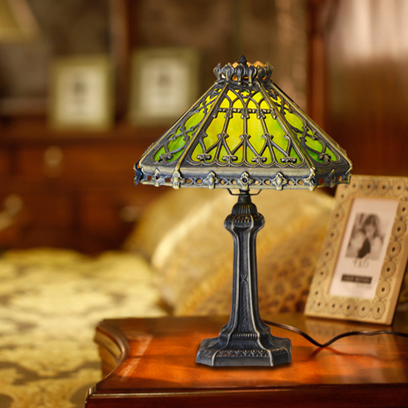 Bronze Pyramid Nightstand Light Mission Style Single Green / Beige Verre Table Table pour le salon
