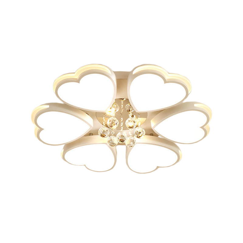 Acryl Herz Flush Mount Light Modern 6 Bulben Living Room Flushmount in Weiß mit Crystal Ball