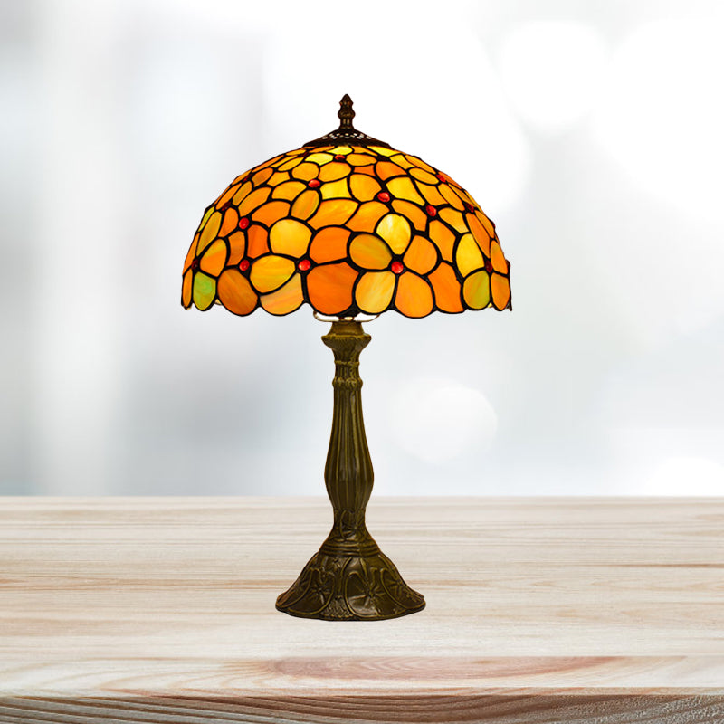Lampada da tavolo da soggiorno singola Lampada da notte in bronzo barocco con paralume in vetro colorato a fiori