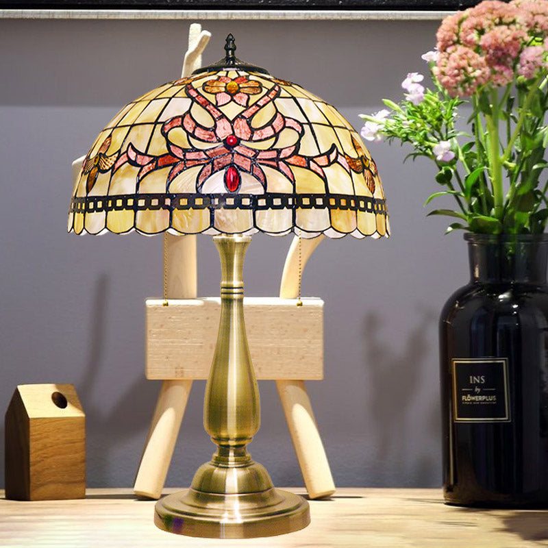 Lampada da tavolo floreale con finiture a griglia Lampada da comodino vintage a conchiglia a 2 teste con catena in oro spazzolato per comodino