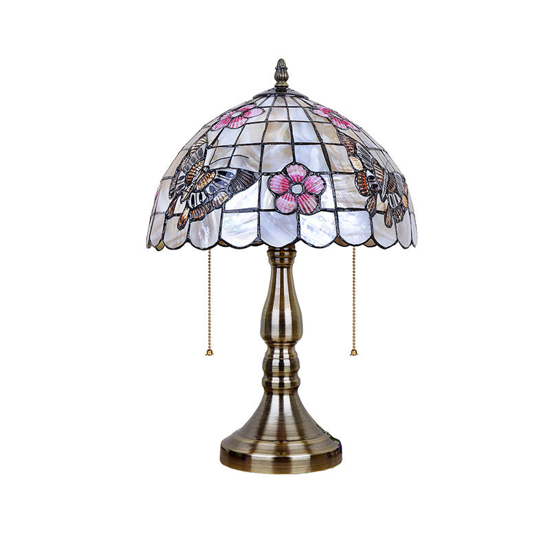 Schalenrasterschale Nachtlicht Tiffany 2 Köpfe gebürstet Messing Pull-Chain-Tischbeleuchtung mit Schmetterlingsblumenmuster