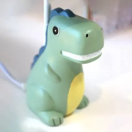 Lampada da tavolo con dinosauro verde Grin, 1 lampadina, lampada da tavolo in resina per bambini con paralume in tessuto per cameretta