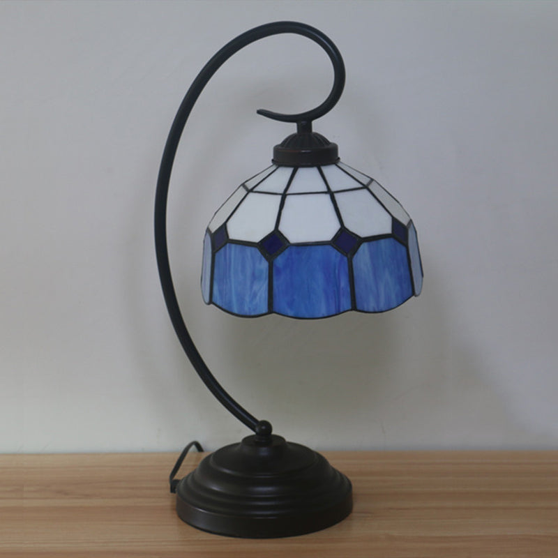 1 Kopfnetzkuppel Nachttisch Lampe Barock Orange/Blau/Gelb geschnittene Glasaufgabenbeleuchtung mit Wirbelarm