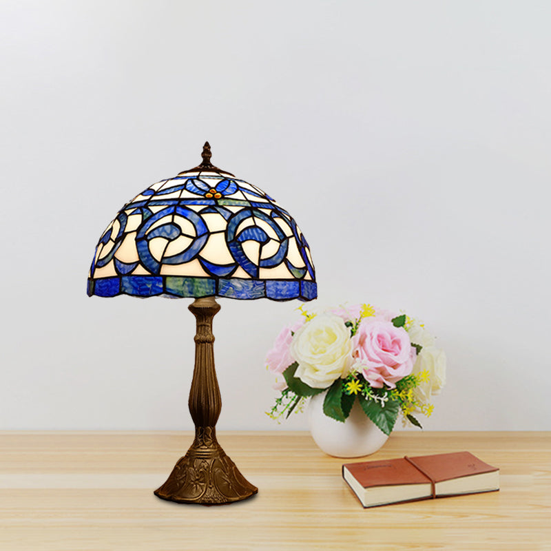 1 Glühbirnenschlafzimmer Nachttisch Beleuchtung Tiffany Bronze Tischlampe mit gewölbter Glasschatten