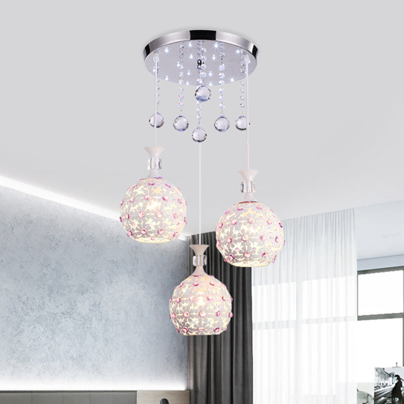 Luz de péndulo de flora blanca con diseño de bola colgante de racimo de hierro de 3 cabezas con gotas de cristal