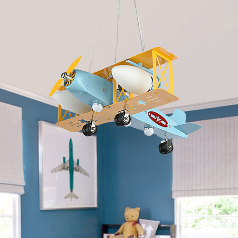 Avion en métal lustre léger enfants 4 têtes lampe au plafond bleu avec une teinte en verre de lait à puces