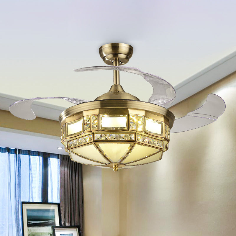Jurte geformtes Schlafzimmer LED-Lüfter Leichtkit Traditionelle Kristall 3-Blade 42,5 "Breite Messing Halbflush Mount
