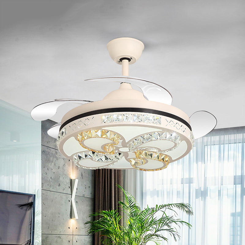 Matte witte LED Semi Flush Mount Nordic Crystal Butterfly Flush Mount plafondventilator Licht met 4-blade, 42 "breed