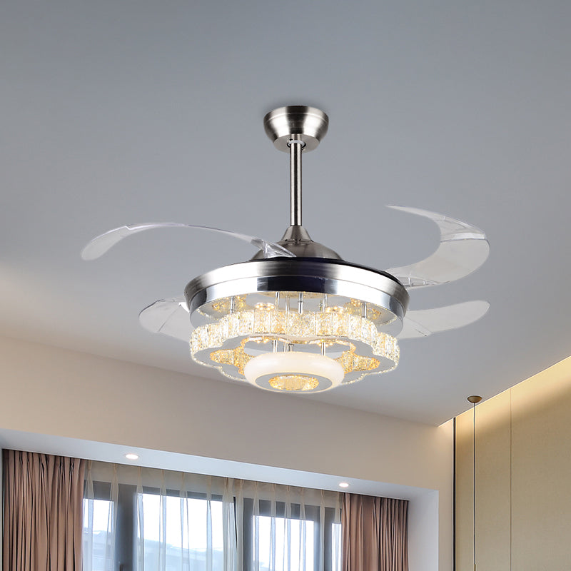 4-Blatt-Kristallblüte Lüfterlampe Modernismus Esstisch 42,5 "breites LED-Halbblöcke Deckenleuchte in Chrom