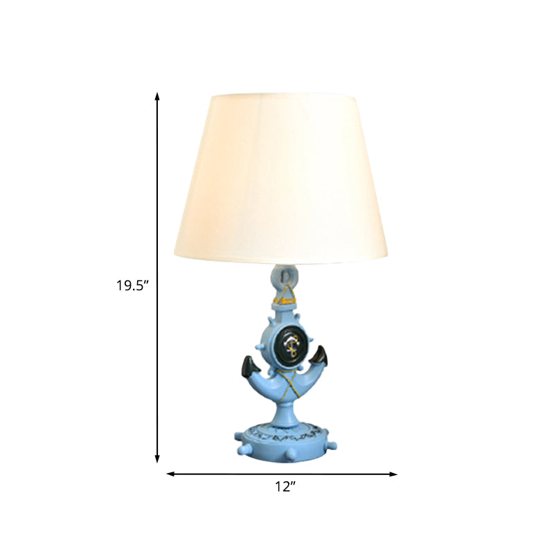 Mesa de resina de anclaje de forma de resina Mediterráneo 1 Bulbo Lámpara de escritorio azul claro con tono de tela blanca de barril