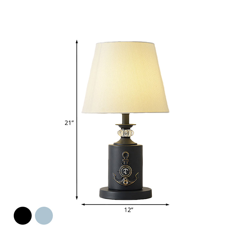 Mediterraan-stijl cilindertafel licht metaal met een enkel bed stof nachtlampje in zwart/watersblauw